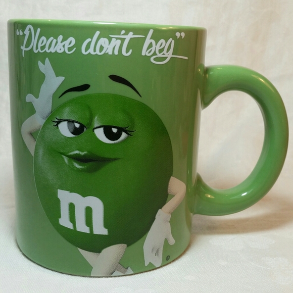Green M&M's MUG "Please don't Beg" 2016 Frankford 10 oz Cup Ceramic - Picture 8 of 8